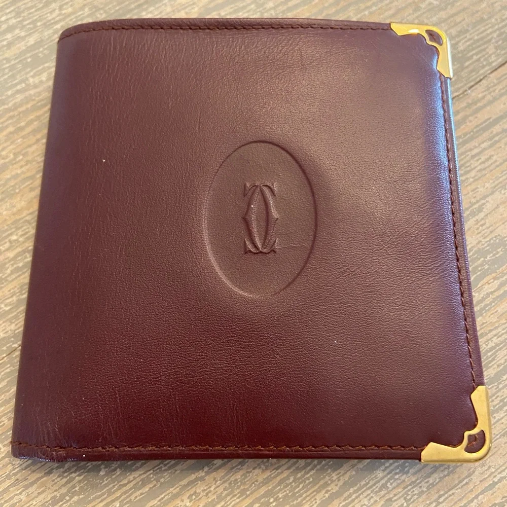 AUTHENTIC!! CARTIER Burgandy Calfskin Leather Wallet. luxury